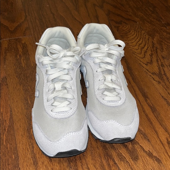 New Balance Cream 515 Sneakers - Picture 5 of 10